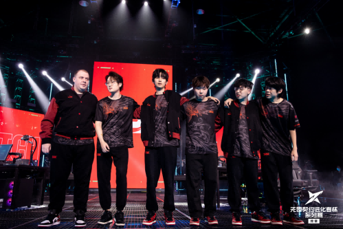 决战终章,FPX夺得2025无畏契约进化者杯系列赛终章冠军-游戏价值论