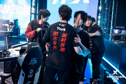 决战终章,FPX夺得2025无畏契约进化者杯系列赛终章冠军-游戏价值论